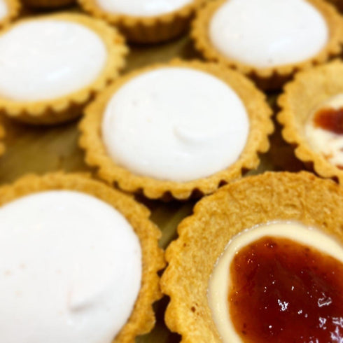 生チョコスモアタルトの苺味。製作途中を撮影した写真。